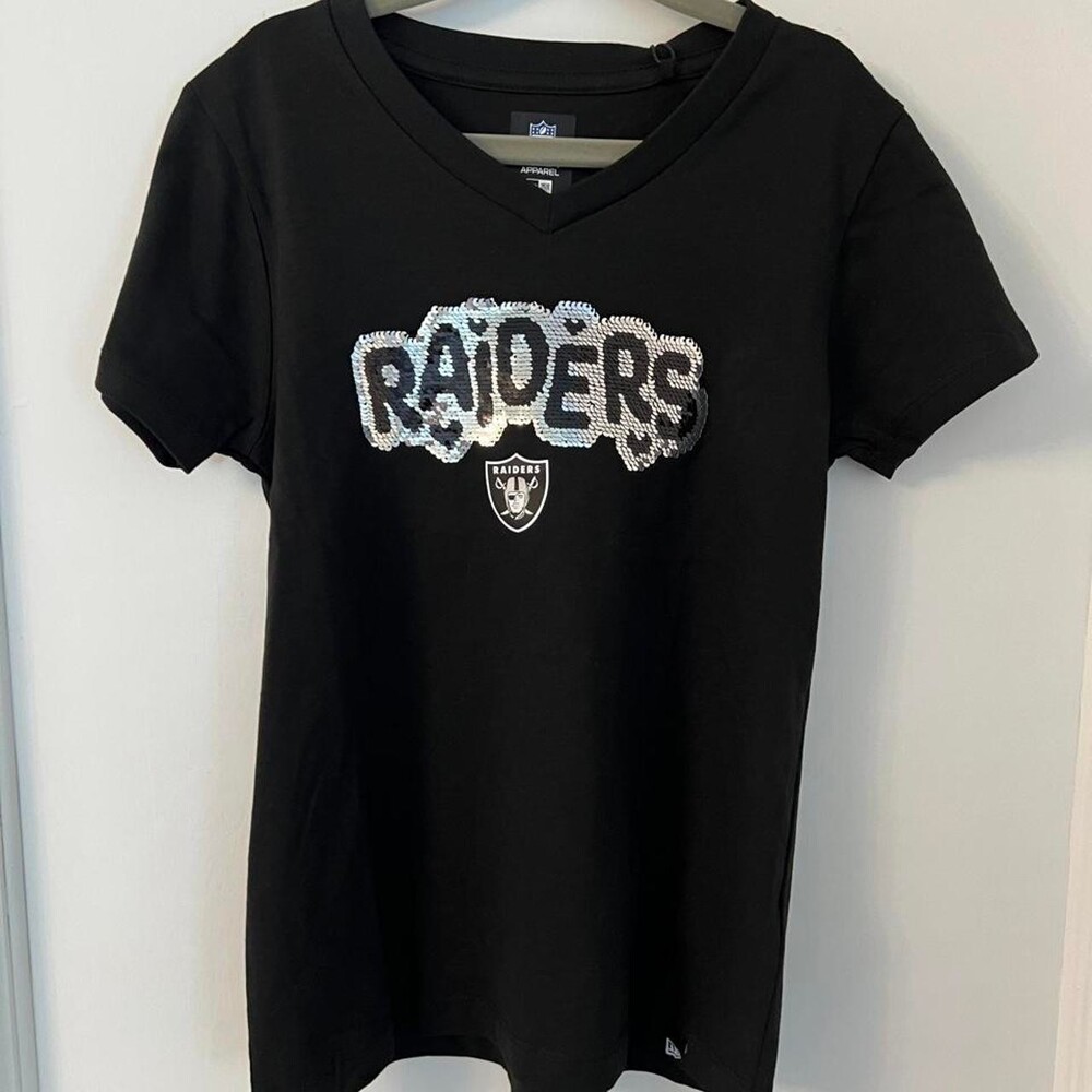 Kids 7/8 NFL Las Vegas Raiders black v-neck t-shirt with silver sequined 'RAIDER
